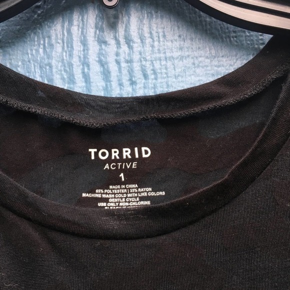 Torrid Women’s Plus Size 1X Active Black Front Knot Short Sleeve Tee Short - Picture 3 of 5